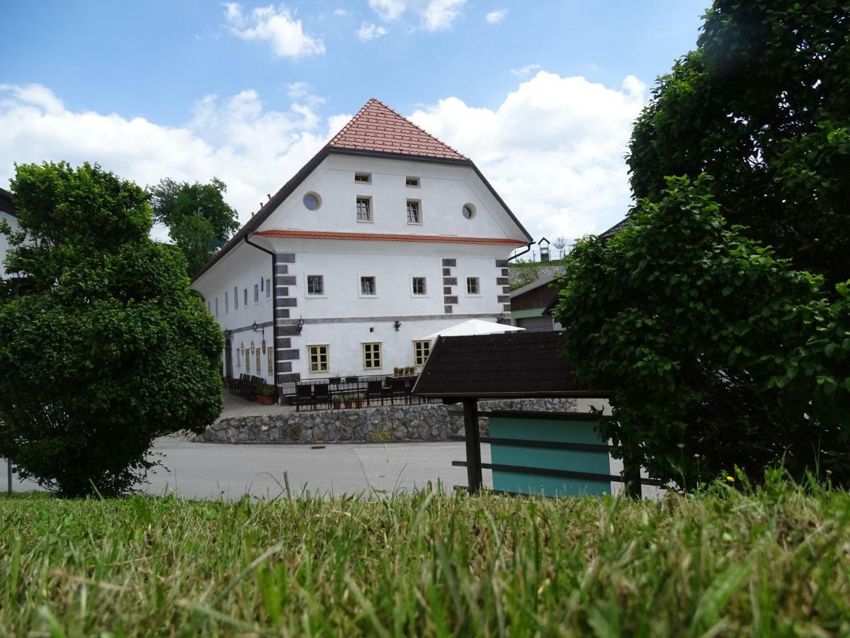 Apartments Mozinetova Hisa Sentjost nad Horjulom Buitenkant foto
